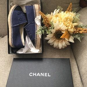 Sold!Chanel espadrille flats in denim and size 35.